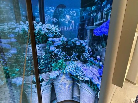 江漢路室內全彩P2.0軟模組安裝完成  尺寸：1.28*2.4m像素點：640*1200