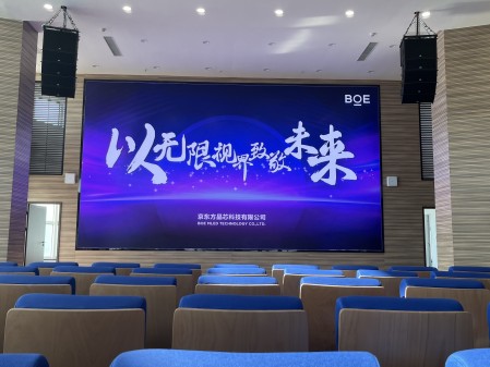 十堰**汽車測試場COB1.2安裝調試完成  尺寸: 8.4*4.725     像素點: 6720*3780