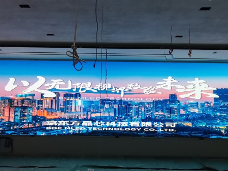 十堰長江證券BKY012A安裝完畢，尺寸12x2.7m，像素點9600x2160