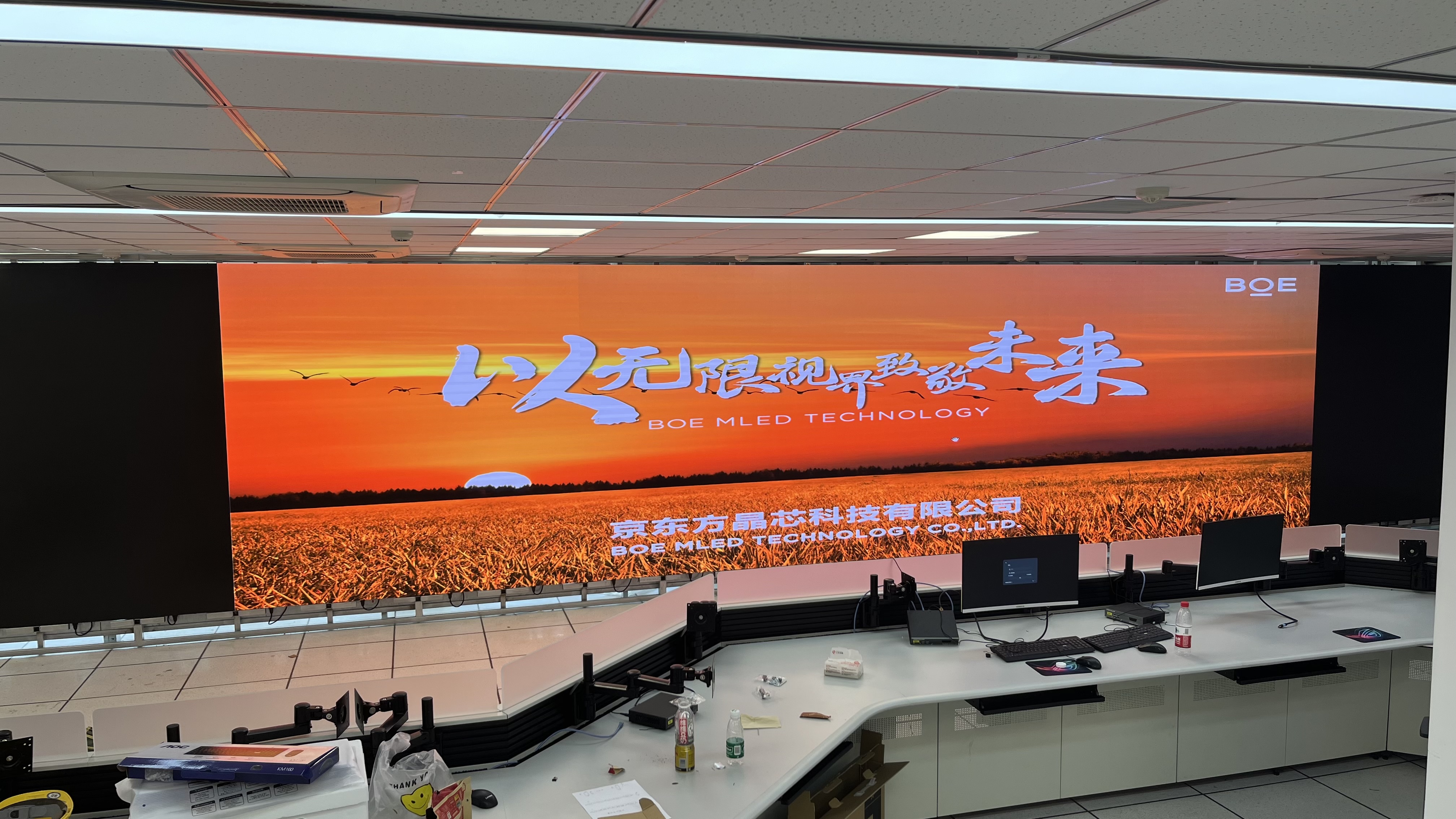 十堰**汽車(chē)測(cè)試場(chǎng)COB1.2安裝調(diào)試完成   尺寸: 13.8*2.3625    像素點(diǎn) :11040*1890