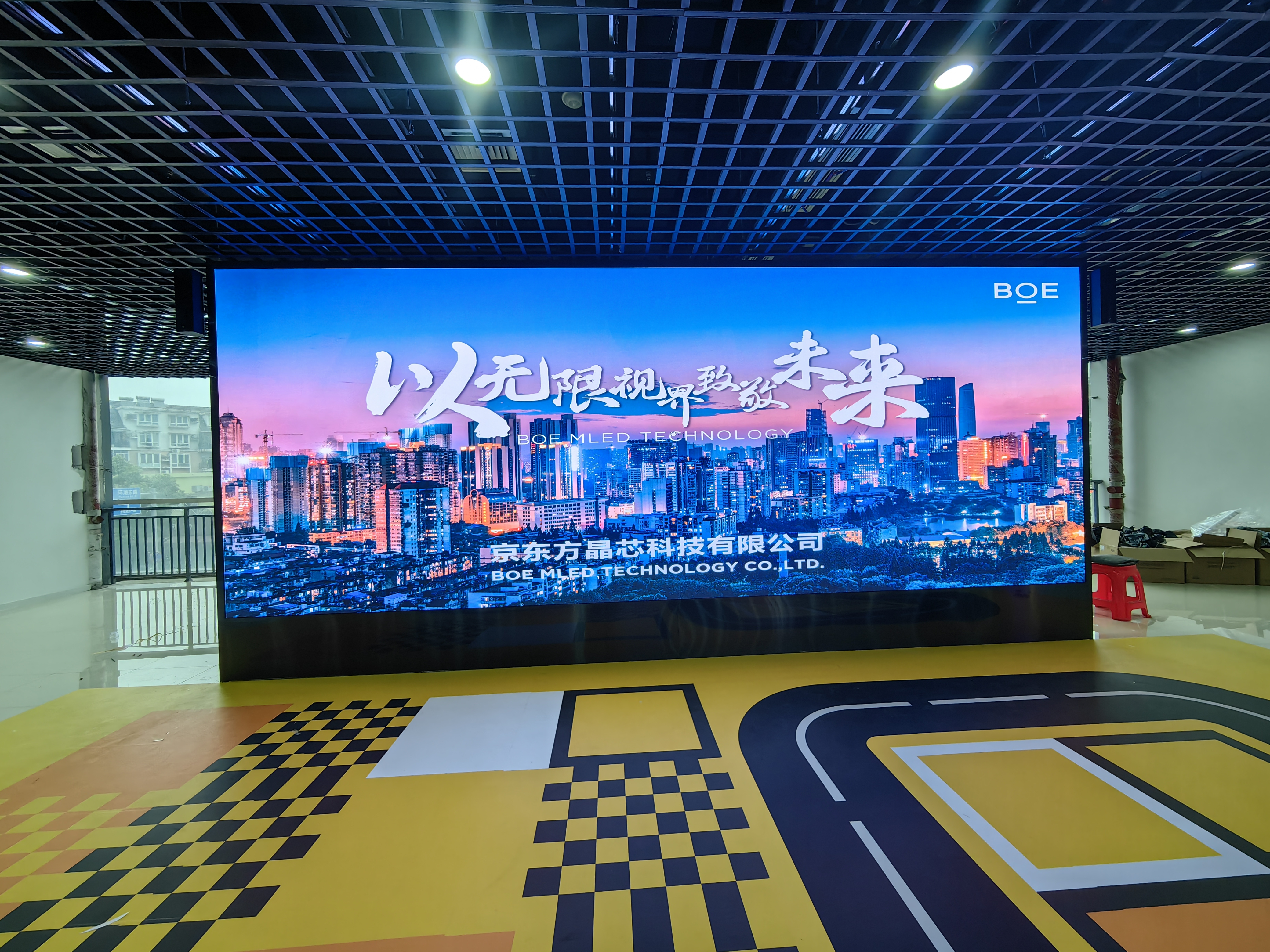 十堰金銀湖p2.5安裝完成   尺寸：6.72×2.56 ；像素點：2688×1024